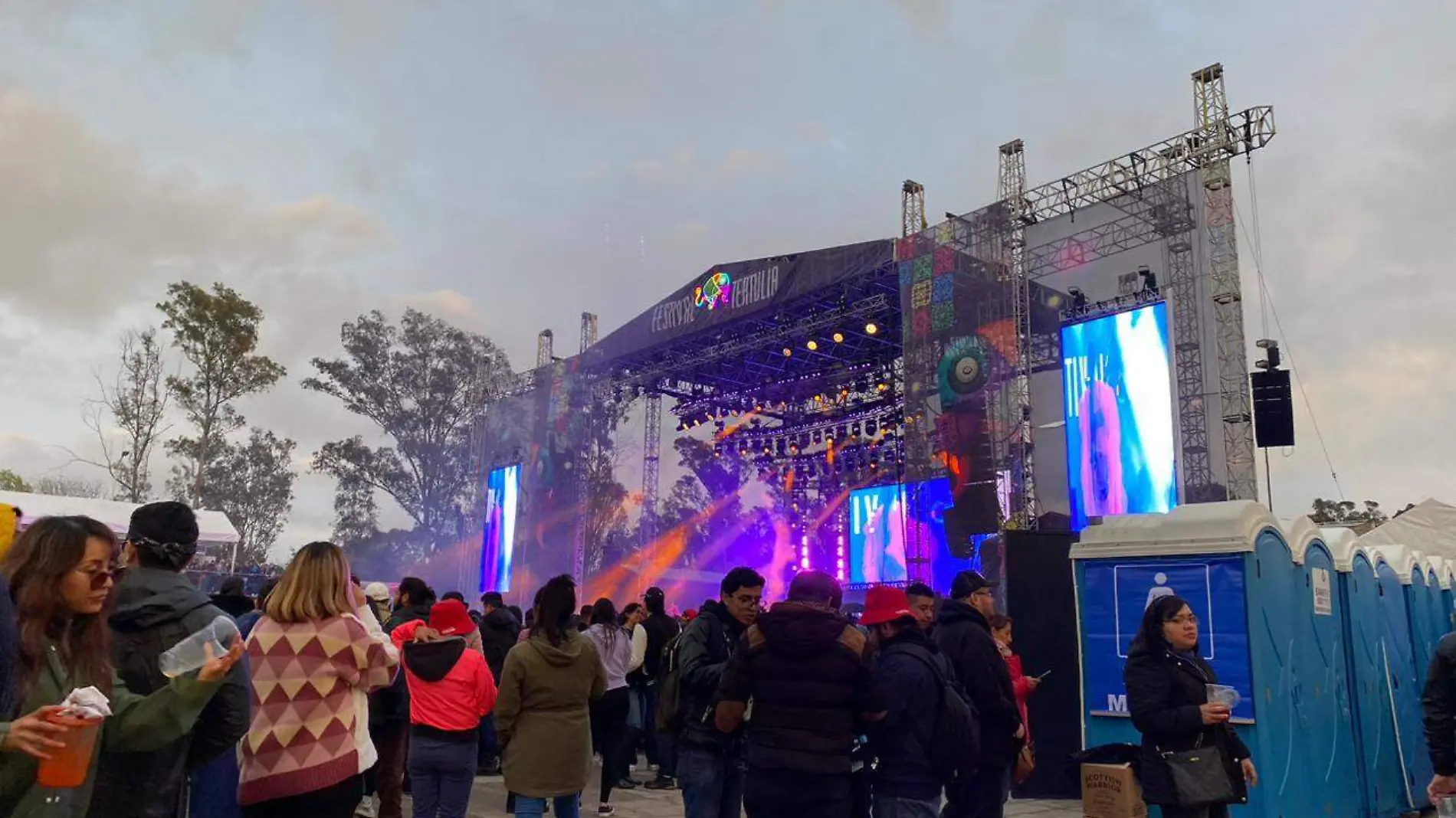 Festival Tertulia debuta con atrasos y mala organización en Puebla